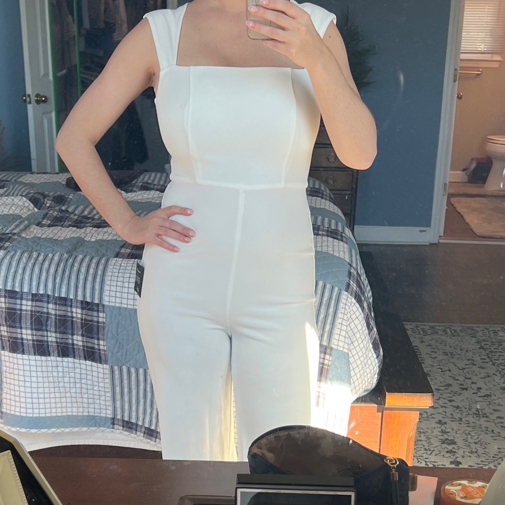 Lulu’s White Jumpsuit Size Large